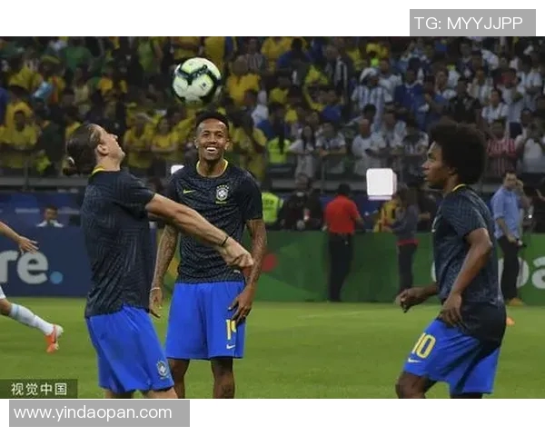 足球明星现场观战精彩瞬间汇总高清视频集锦尽享足球魅力