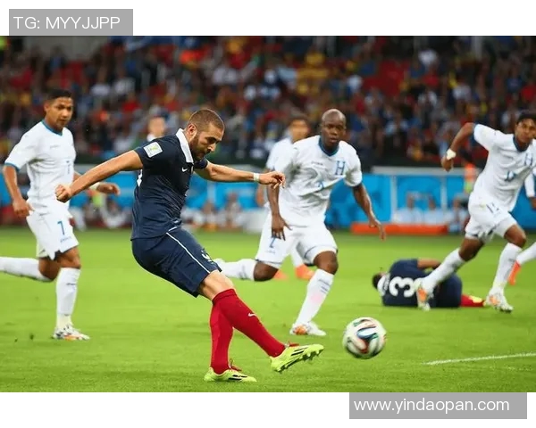 足球明星经典瞬间回顾展现他们辉煌时刻的精彩画面合集 足球明星经典瞬间回顾展现他们辉煌时刻的精彩画面合集